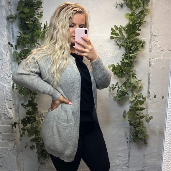 Sweaters - Grey long line cardigan M